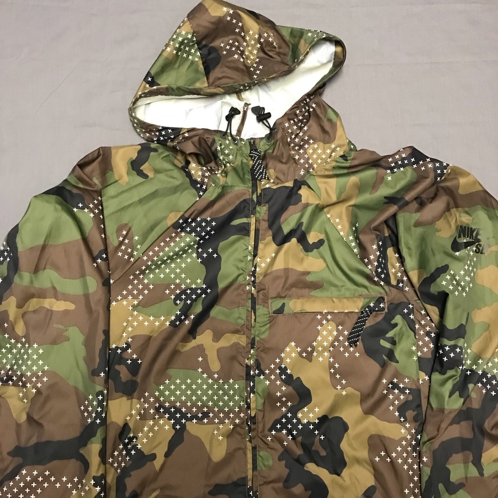 Nike SB Men’s M Full-Zip Hooded Camo Windbreaker
